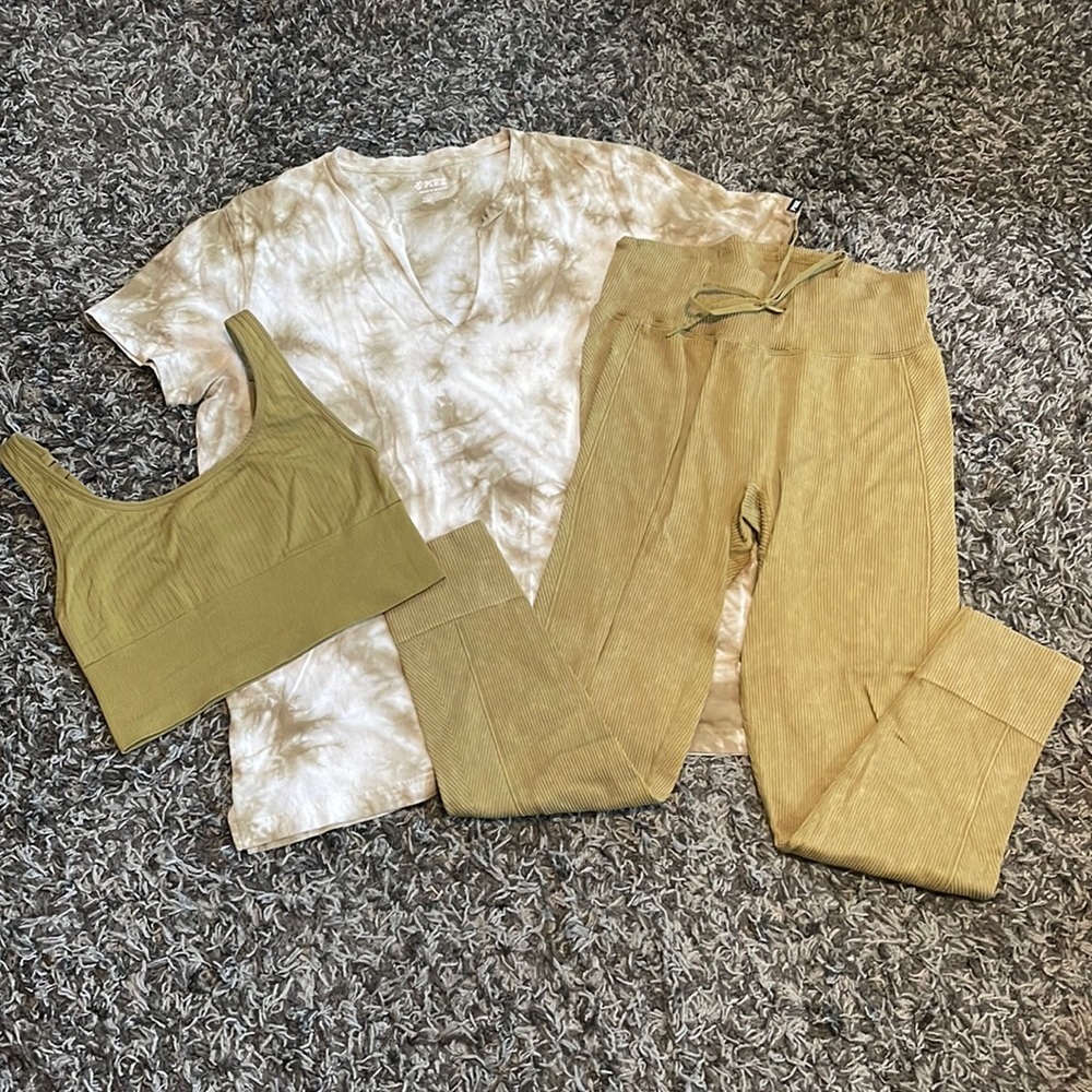 Victoria’s Secret Pink green top, legging and sport bra